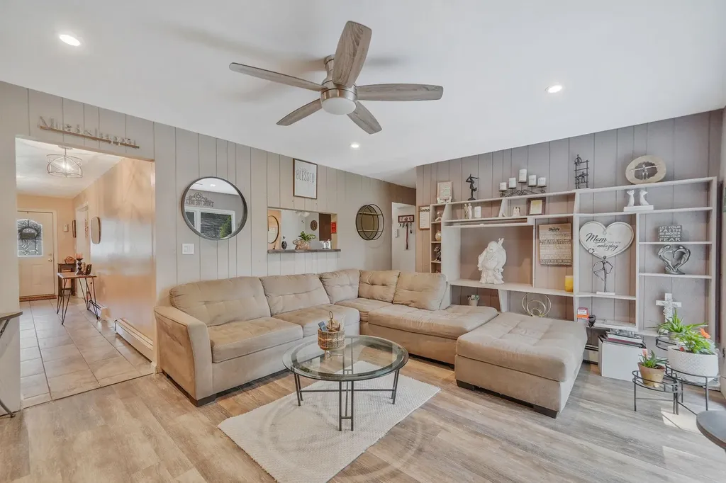 40 Monroe Avenue Brentwood NY 11717