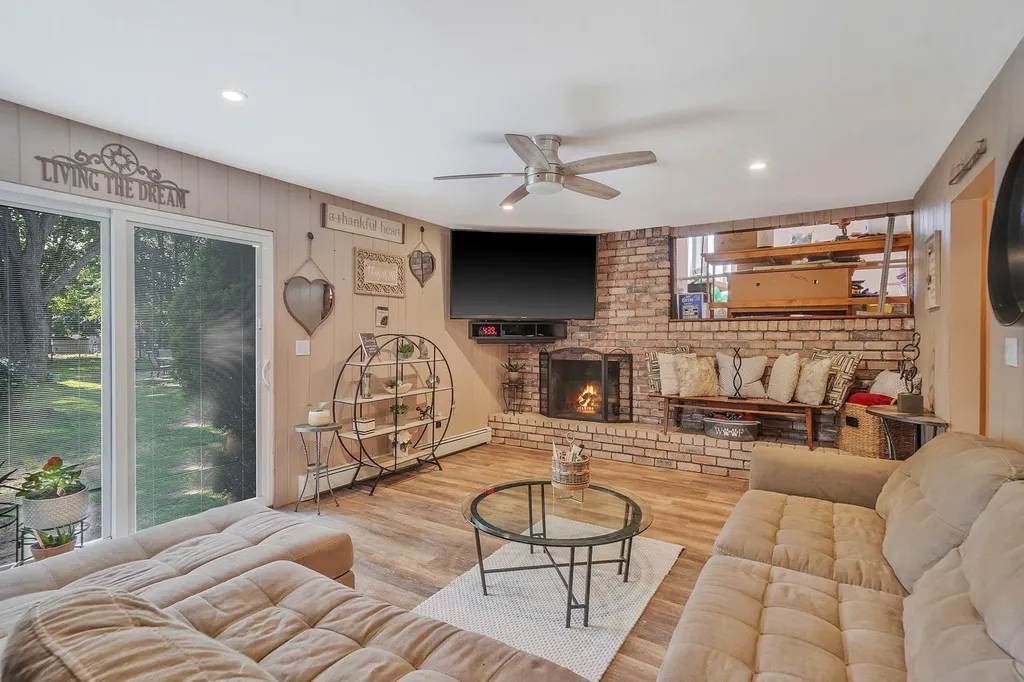 40 Monroe Avenue Brentwood NY 11717