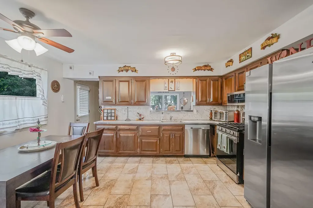 40 Monroe Avenue Brentwood NY 11717