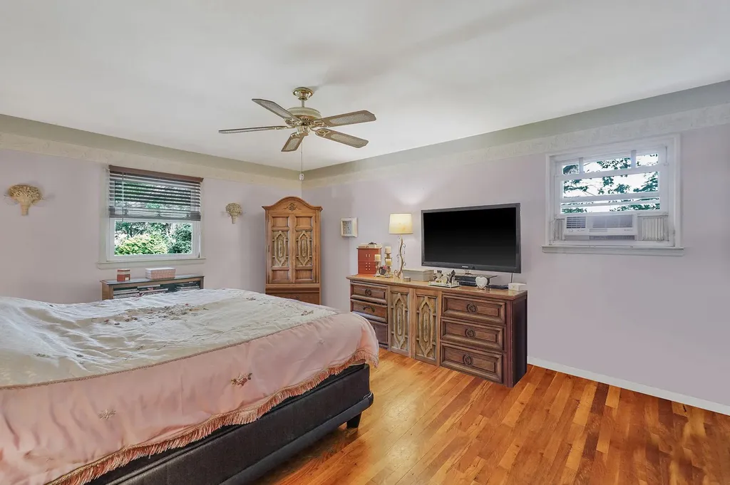 40 Monroe Avenue Brentwood NY 11717