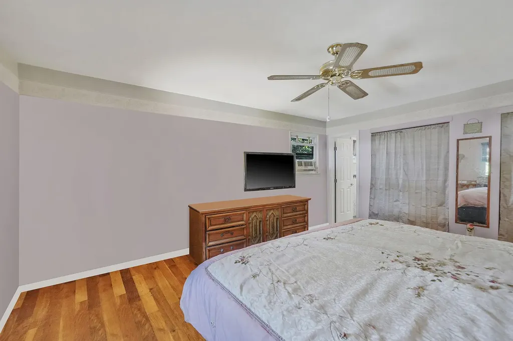 40 Monroe Avenue Brentwood NY 11717