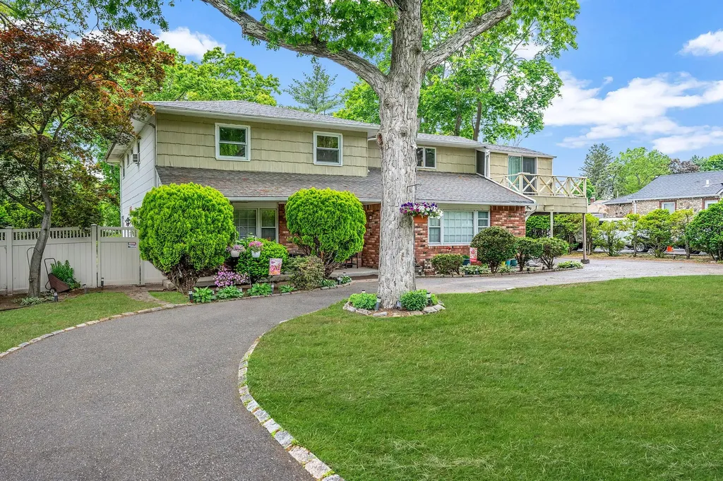 40 Monroe Avenue Brentwood NY 11717