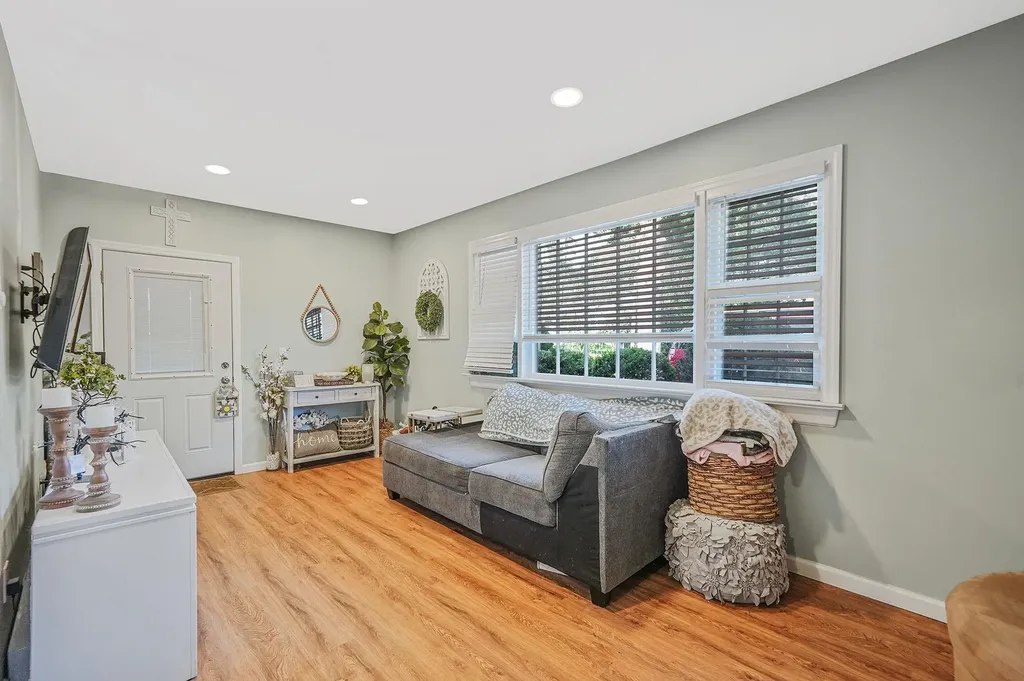 40 Monroe Avenue Brentwood NY 11717