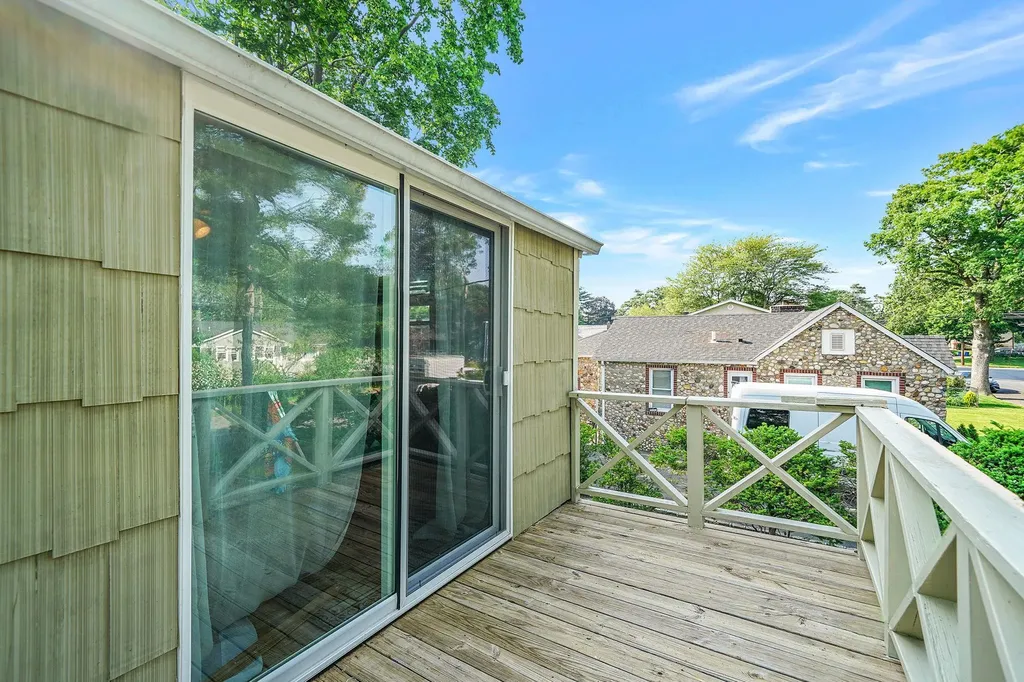 40 Monroe Avenue Brentwood NY 11717