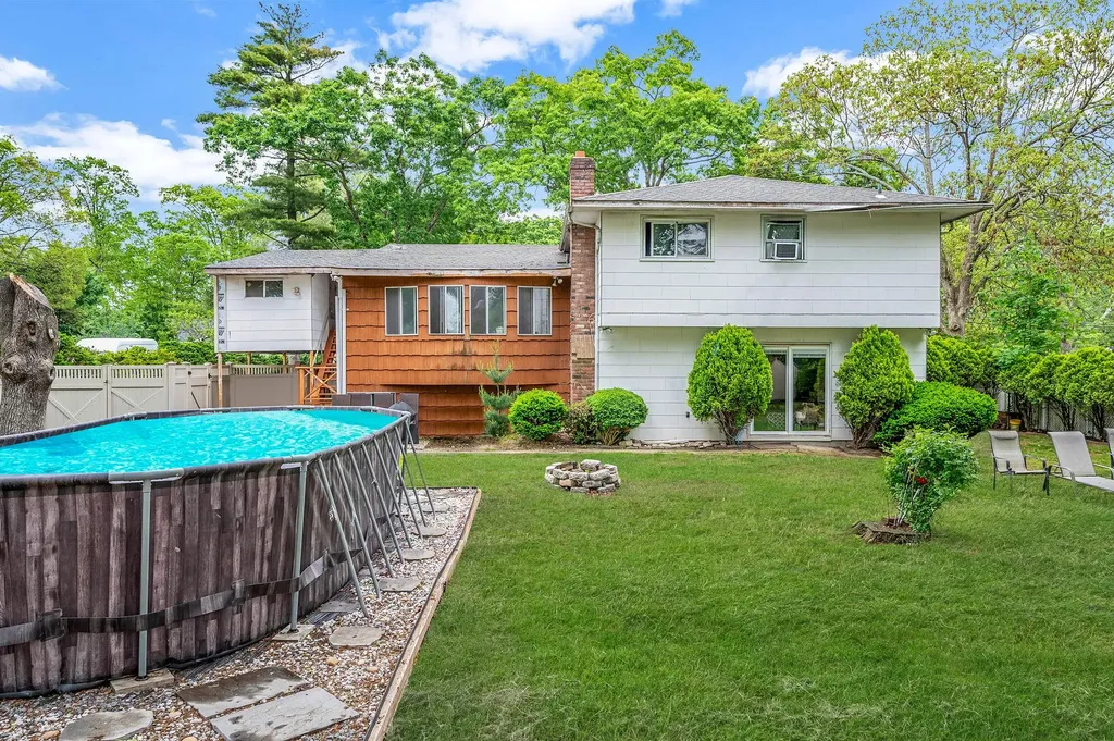 40 Monroe Avenue Brentwood NY 11717