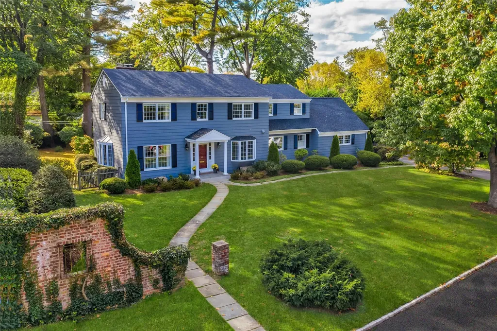 28 Valley Road Manhasset NY 11030
