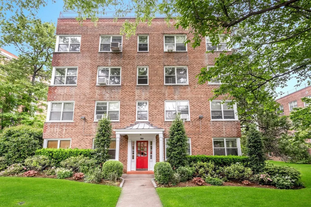 781 Palmer Road Bronxville NY 10708