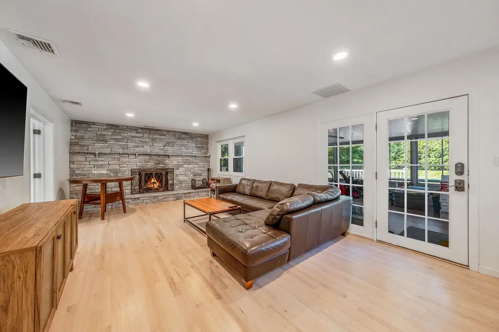 20 Vineyard Way Mount Sinai NY 11766