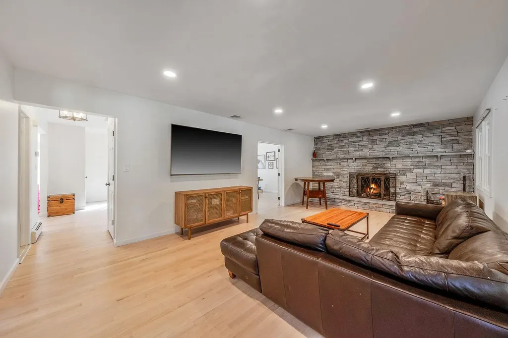 20 Vineyard Way Mount Sinai NY 11766