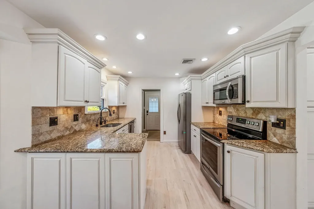 20 Vineyard Way Mount Sinai NY 11766