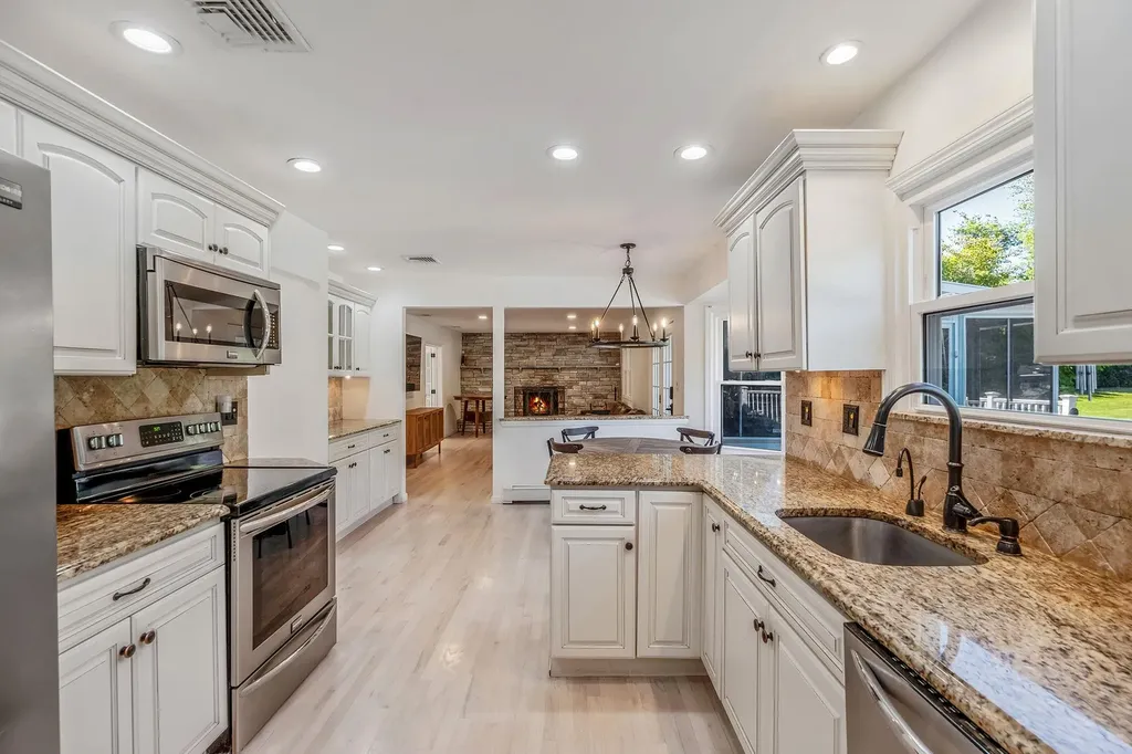 20 Vineyard Way Mount Sinai NY 11766