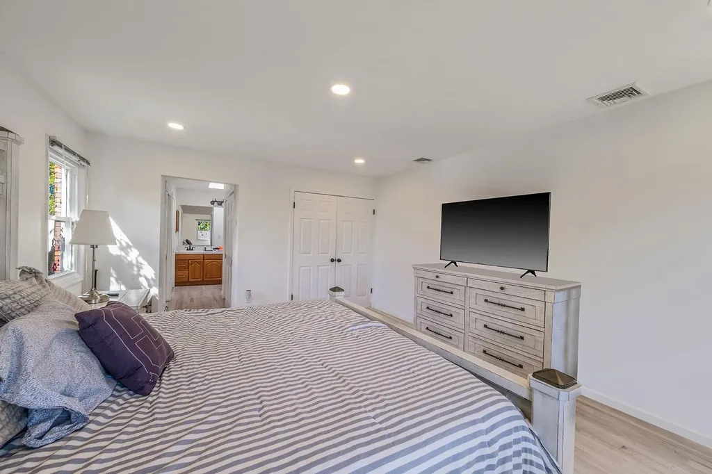 20 Vineyard Way Mount Sinai NY 11766