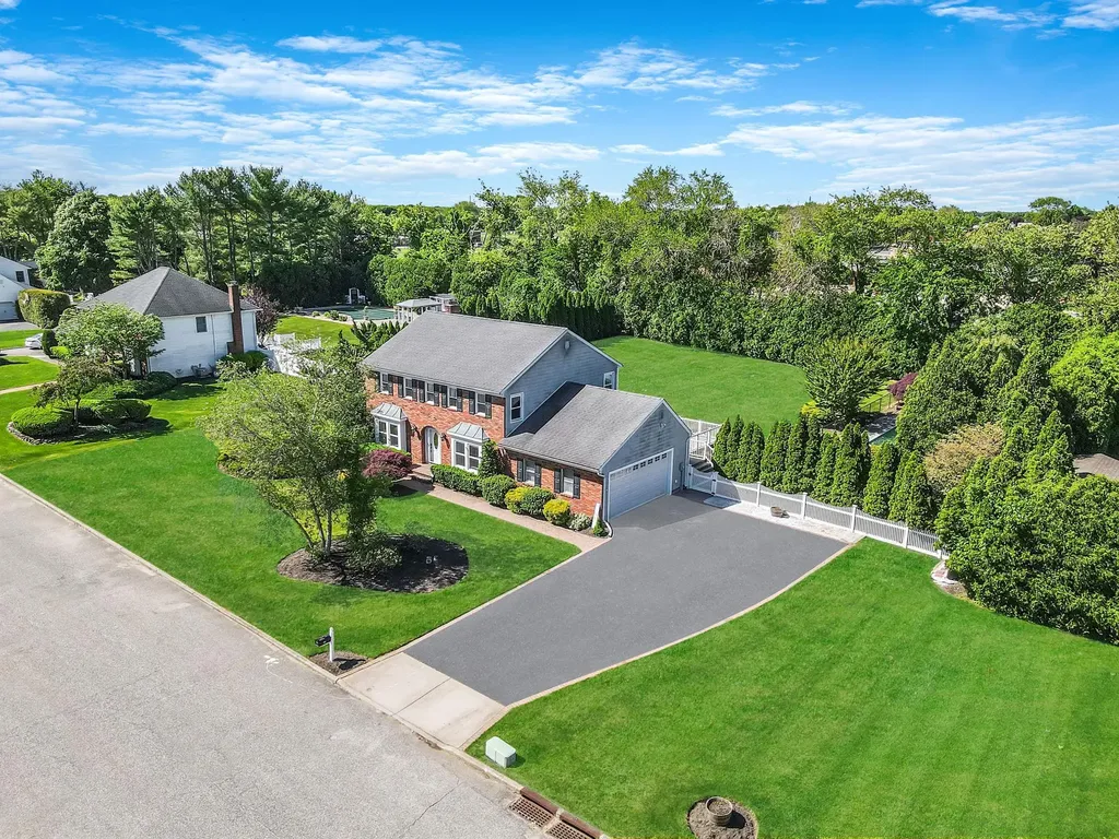 20 Vineyard Way Mount Sinai NY 11766