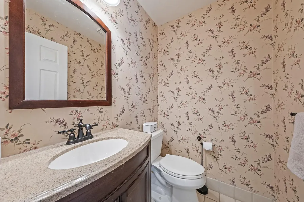 20 Vineyard Way Mount Sinai NY 11766