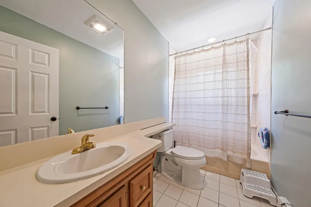 20 Vineyard Way Mount Sinai NY 11766