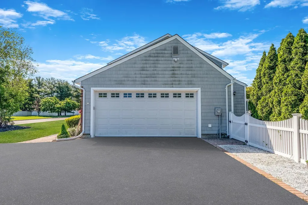 20 Vineyard Way Mount Sinai NY 11766