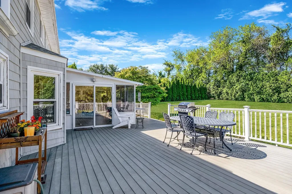 20 Vineyard Way Mount Sinai NY 11766