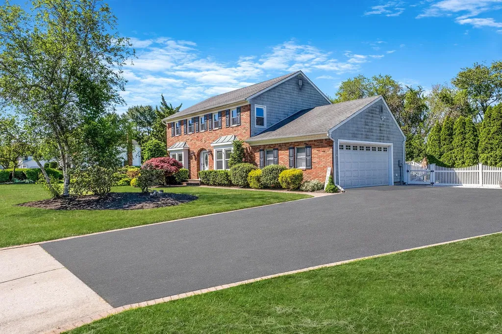 20 Vineyard Way Mount Sinai NY 11766