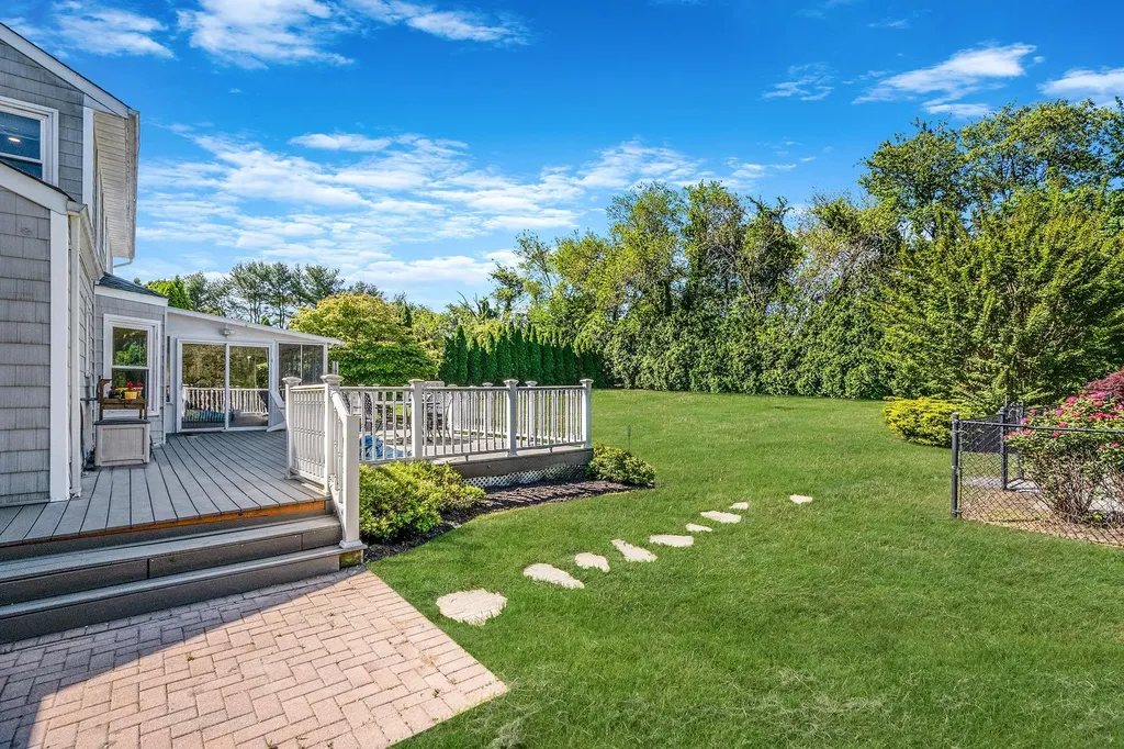 20 Vineyard Way Mount Sinai NY 11766