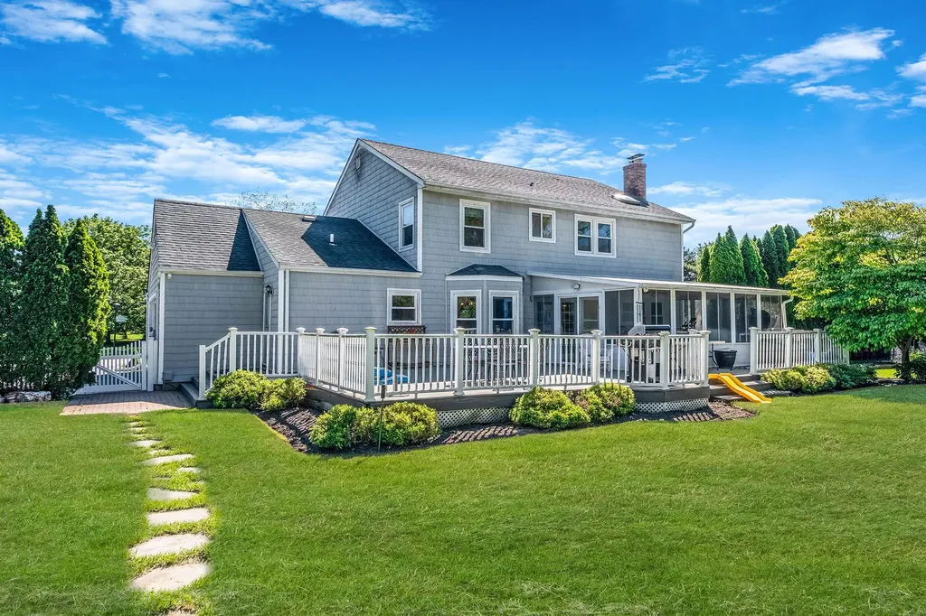 20 Vineyard Way Mount Sinai NY 11766