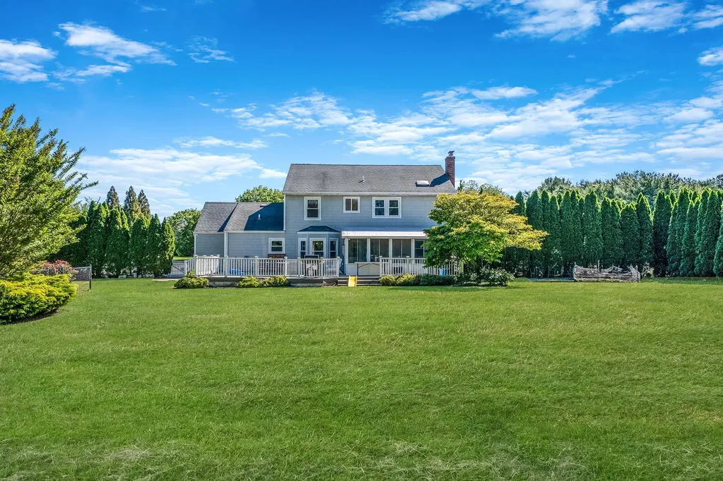 20 Vineyard Way Mount Sinai NY 11766
