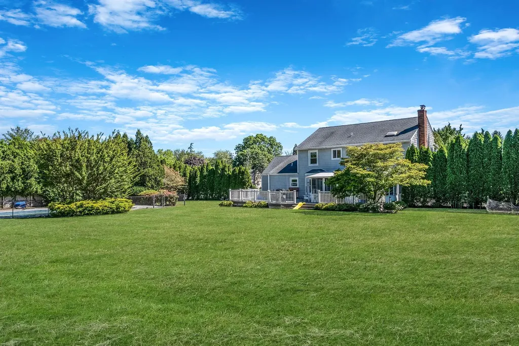 20 Vineyard Way Mount Sinai NY 11766