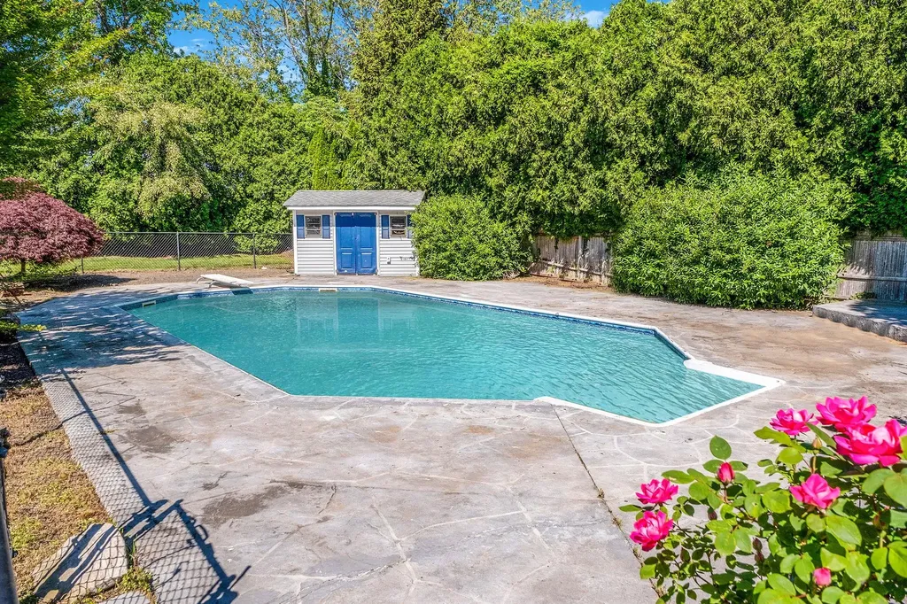 20 Vineyard Way Mount Sinai NY 11766