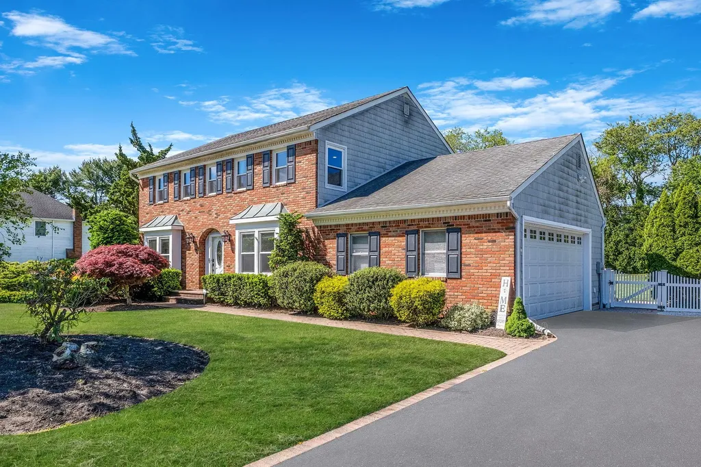 20 Vineyard Way Mount Sinai NY 11766