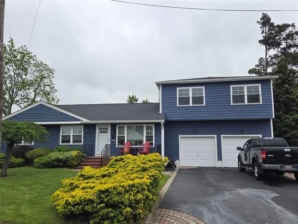 332 51st Street Lindenhurst NY 11757