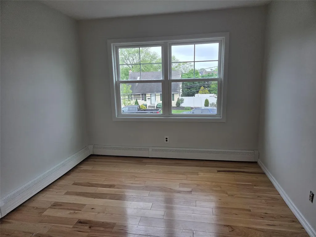 332 51st Street Lindenhurst NY 11757
