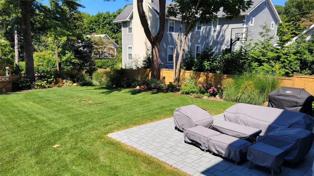 18 20th Avenue Sea Cliff NY 11579