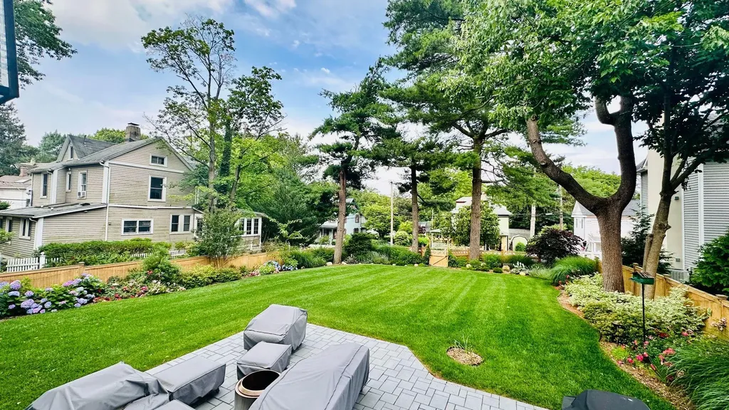 18 20th Avenue Sea Cliff NY 11579