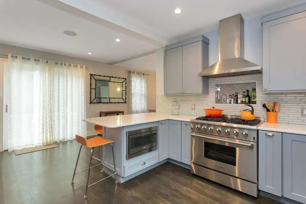 18 20th Avenue Sea Cliff NY 11579