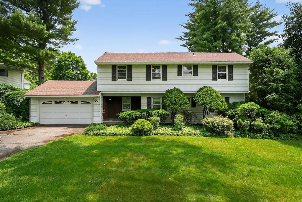 35 Old Farms Road Poughkeepsie NY 12603