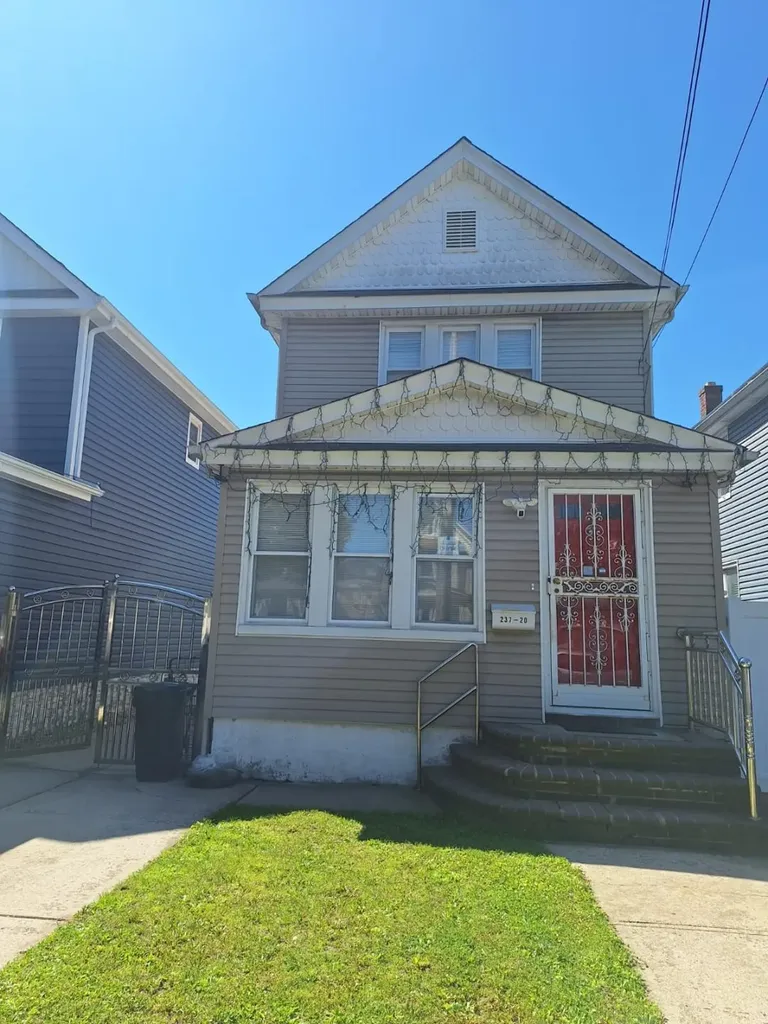 237-20 93 Avenue Bellerose NY 11426