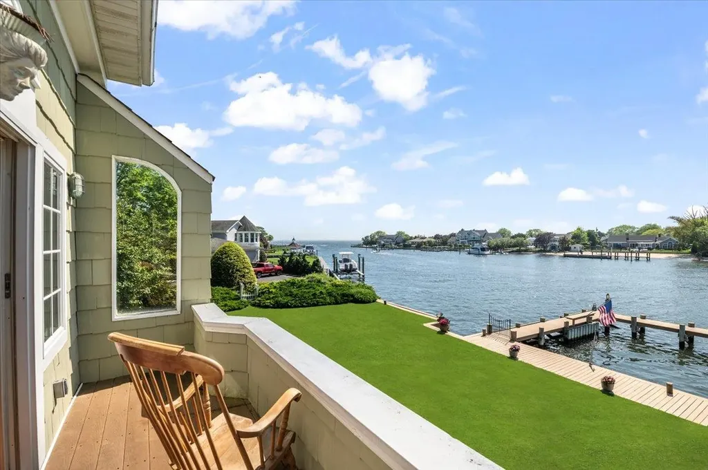 501 Bay 5th Street West Islip NY 11795