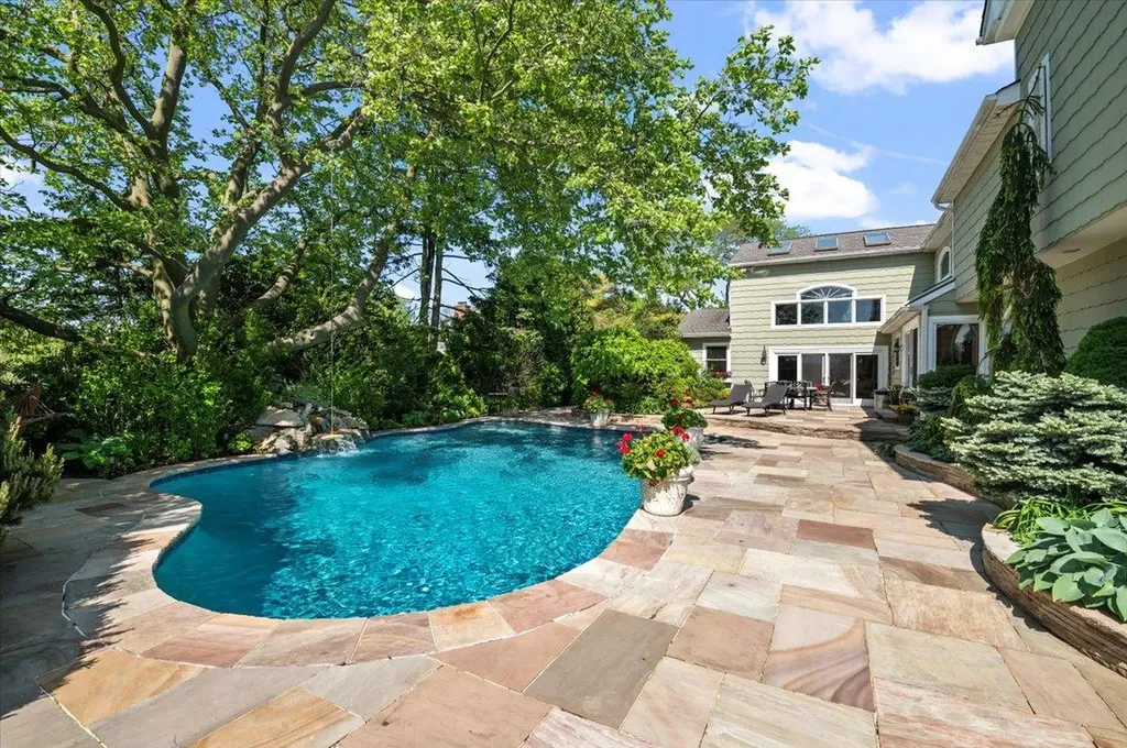 501 Bay 5th Street West Islip NY 11795