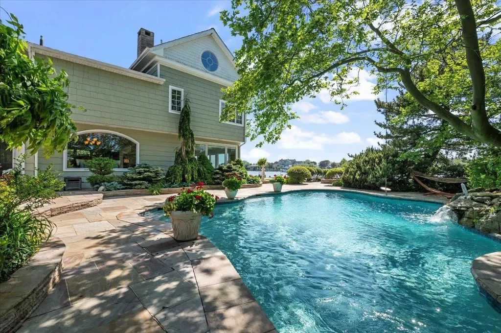 501 Bay 5th Street West Islip NY 11795