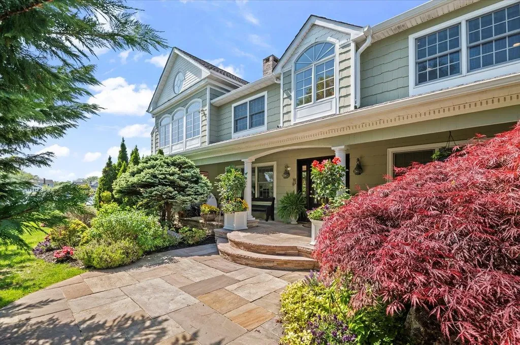 501 Bay 5th Street West Islip NY 11795