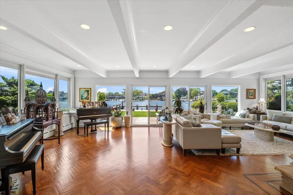 501 Bay 5th Street West Islip NY 11795