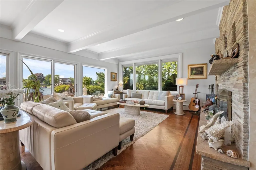 501 Bay 5th Street West Islip NY 11795
