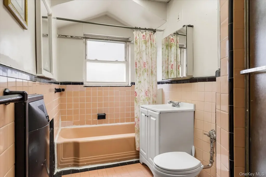 712 E 40th Street Brooklyn NY 11210