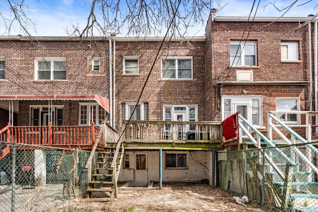 712 E 40th Street Brooklyn NY 11210