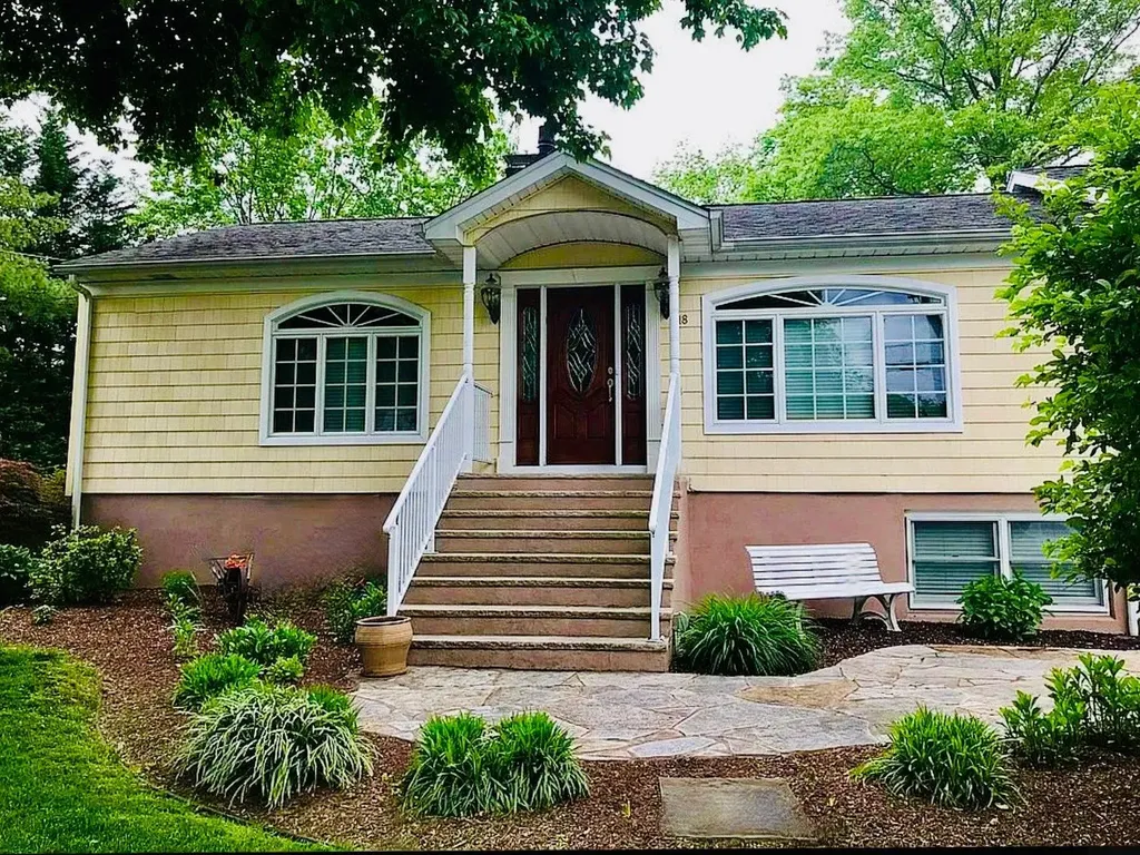 18 Adele Road West Nyack NY 10994