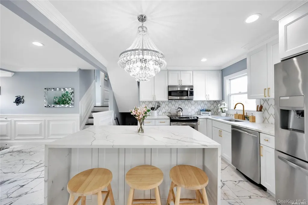 81 Barnes Street Long Beach NY 11561