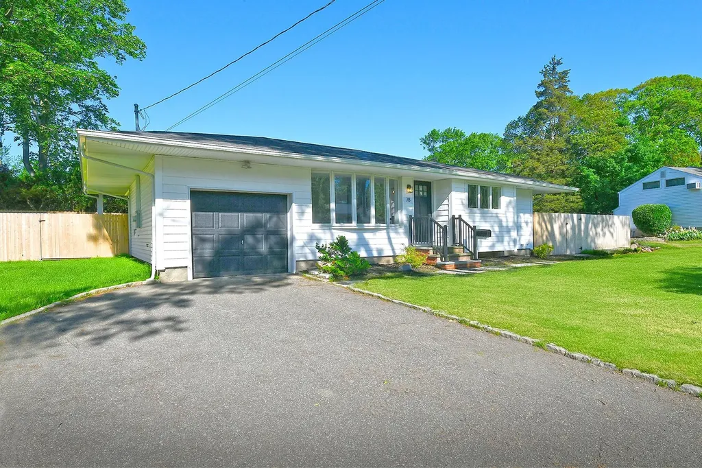 78 Hedgerow Lane Commack NY 11725