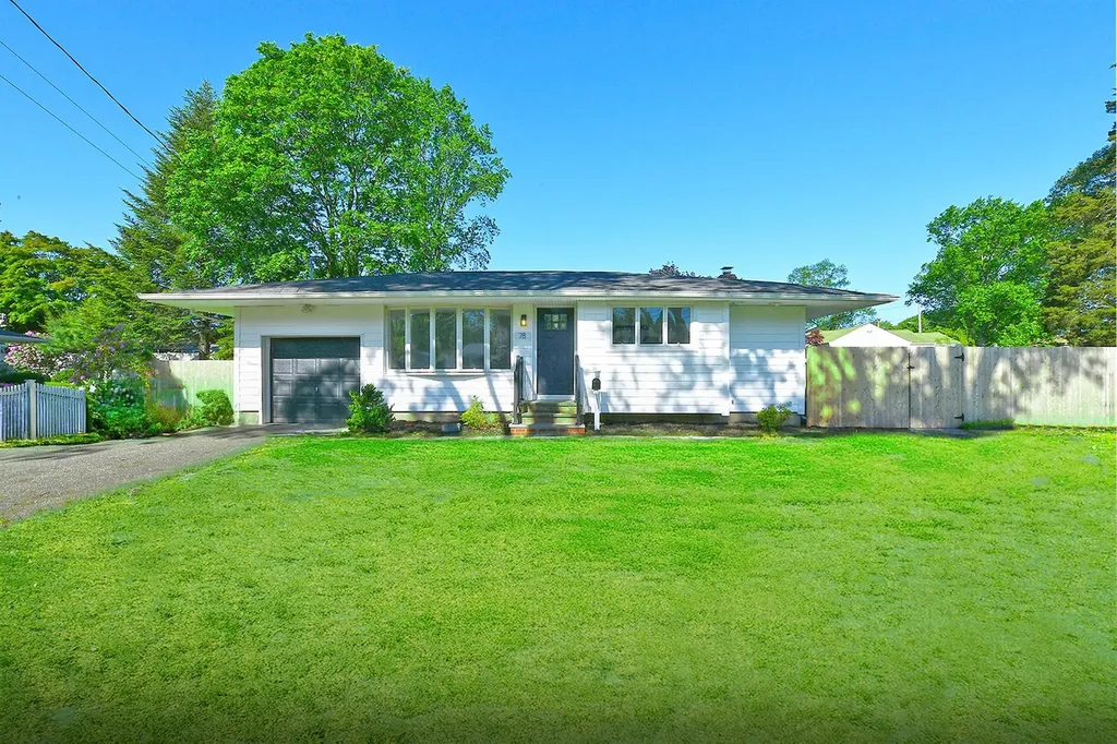 78 Hedgerow Lane Commack NY 11725