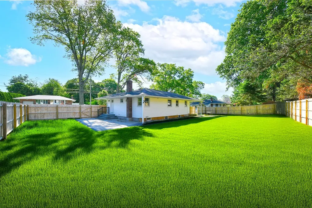 78 Hedgerow Lane Commack NY 11725