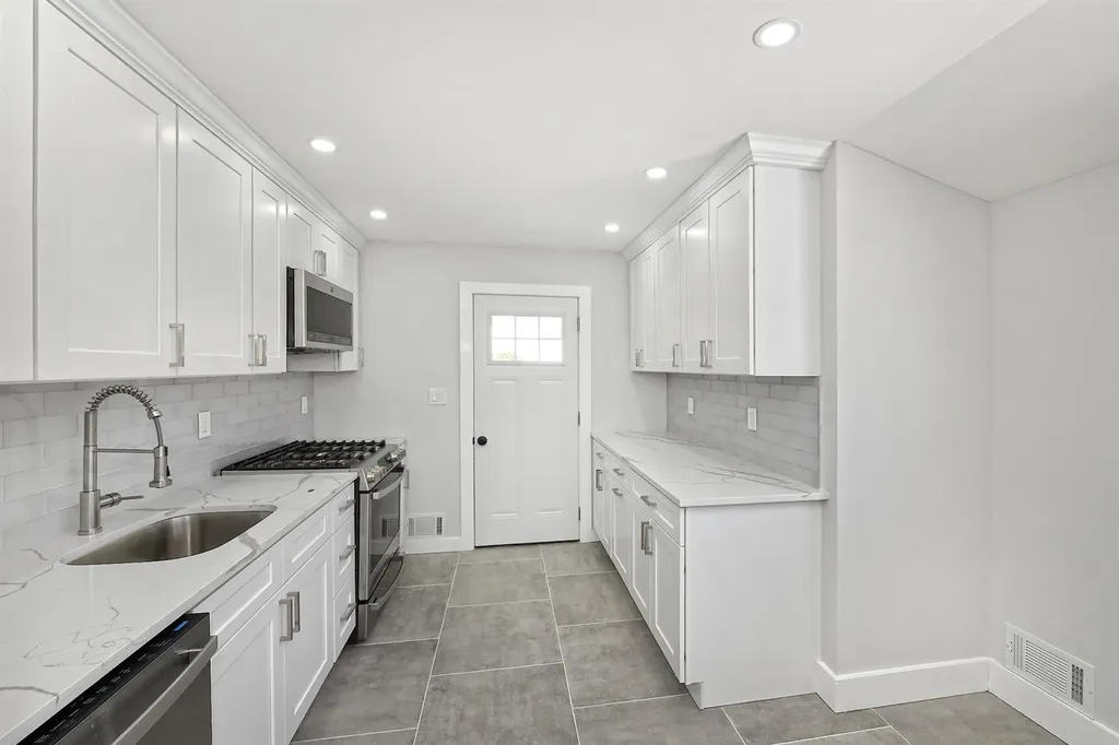 78 Hedgerow Lane Commack NY 11725