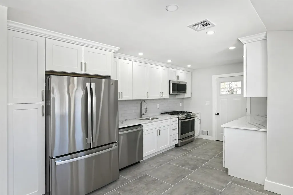 78 Hedgerow Lane Commack NY 11725